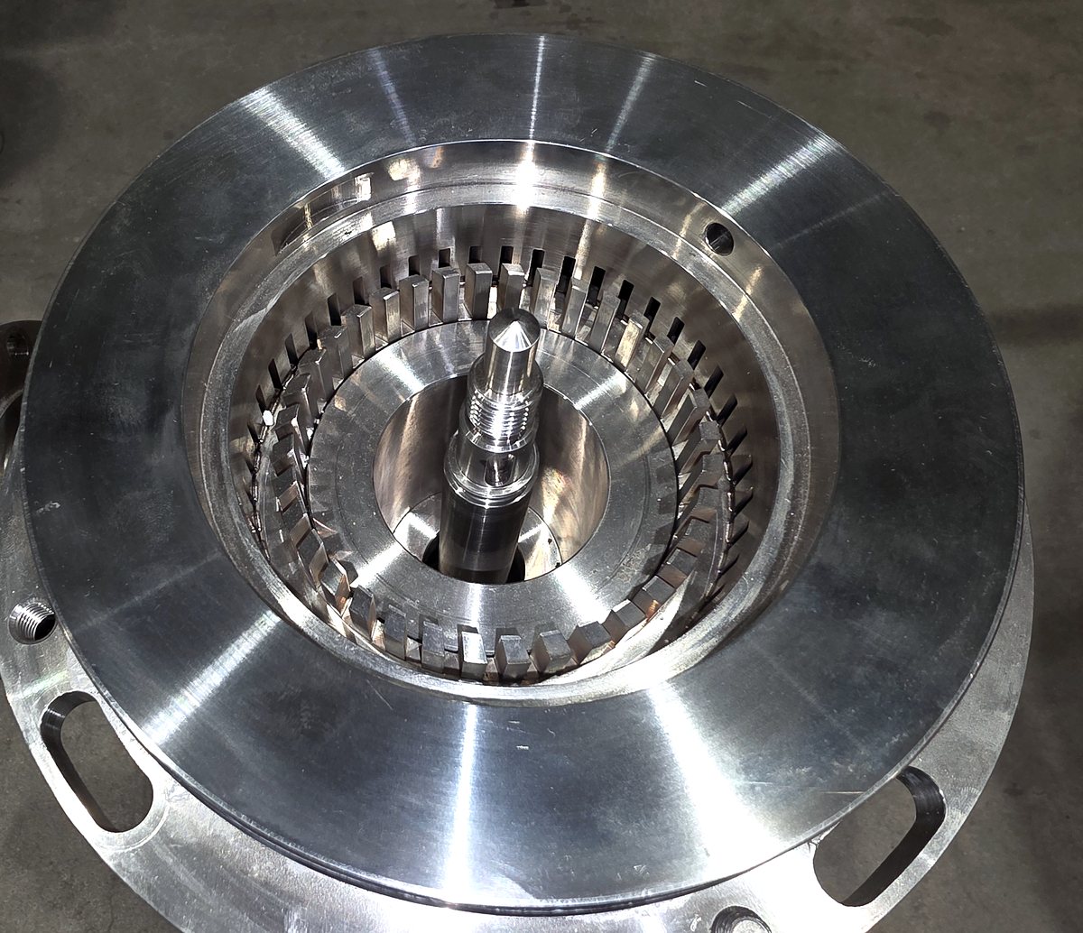 Homogenisator mit Rotor-Stator-System und Welle